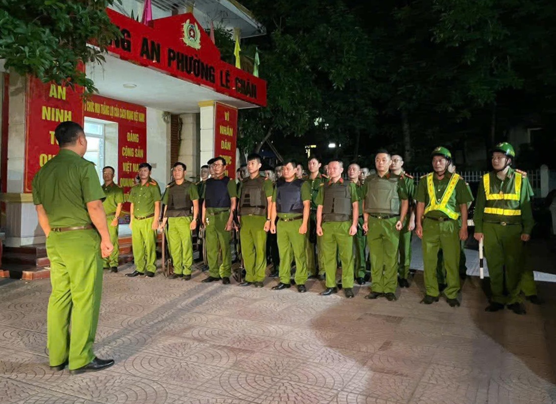 Công an phường Lê Chân tuần tra đêm, bắt đối tượng trộm cắp tài sản